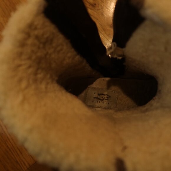 UGG Blayre II Sherpa Lined boot sheepskin brown 7.5 Zip Buckle cozy west heel - Picture 7 of 9